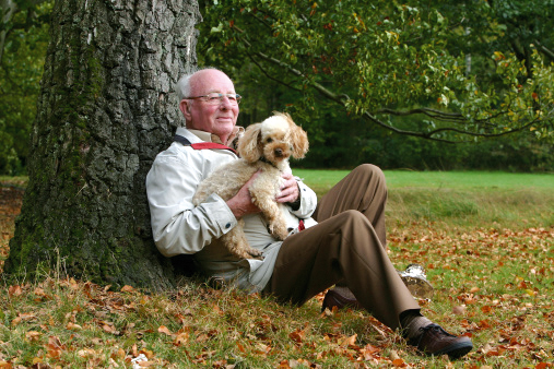 anziano-con-il-cane